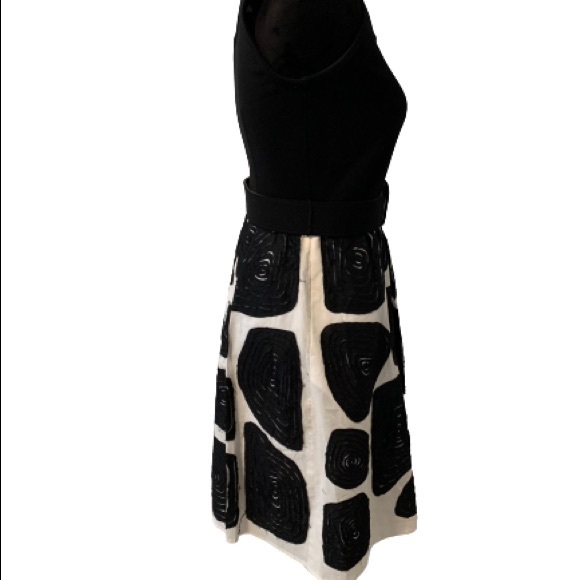 MUSE Black & White Swirl Belted Dress Sz 4 - Picture 8 of 12